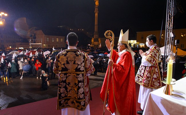  Kardinal Bozanić predvodio proslavu Stepinčeva ispred zagrebačke katedrale